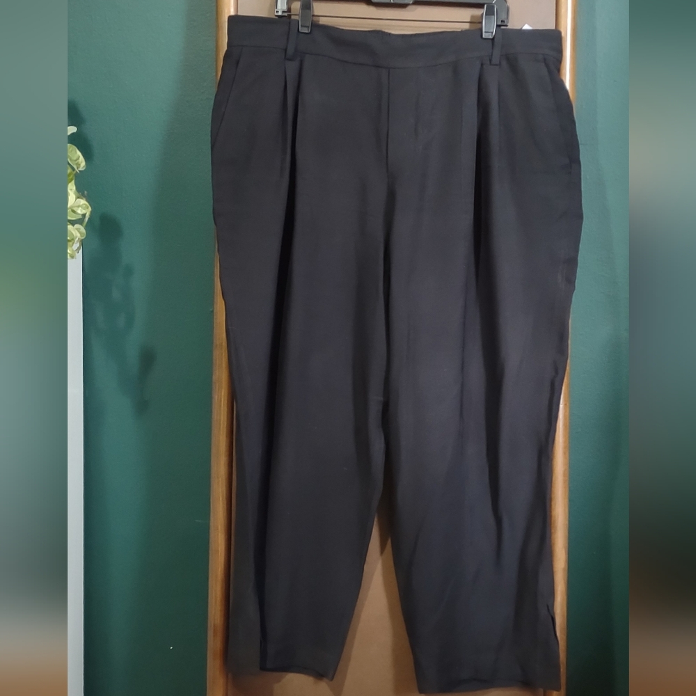 Vince Tapered Pull-On Pants in Black